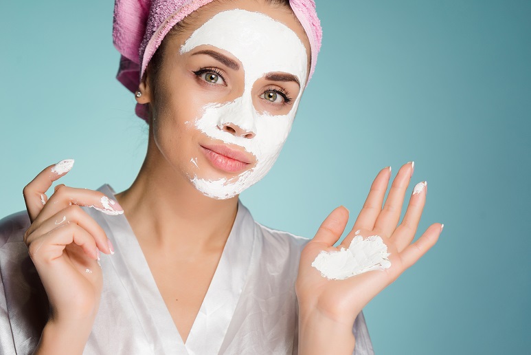 Home moisturizing facial